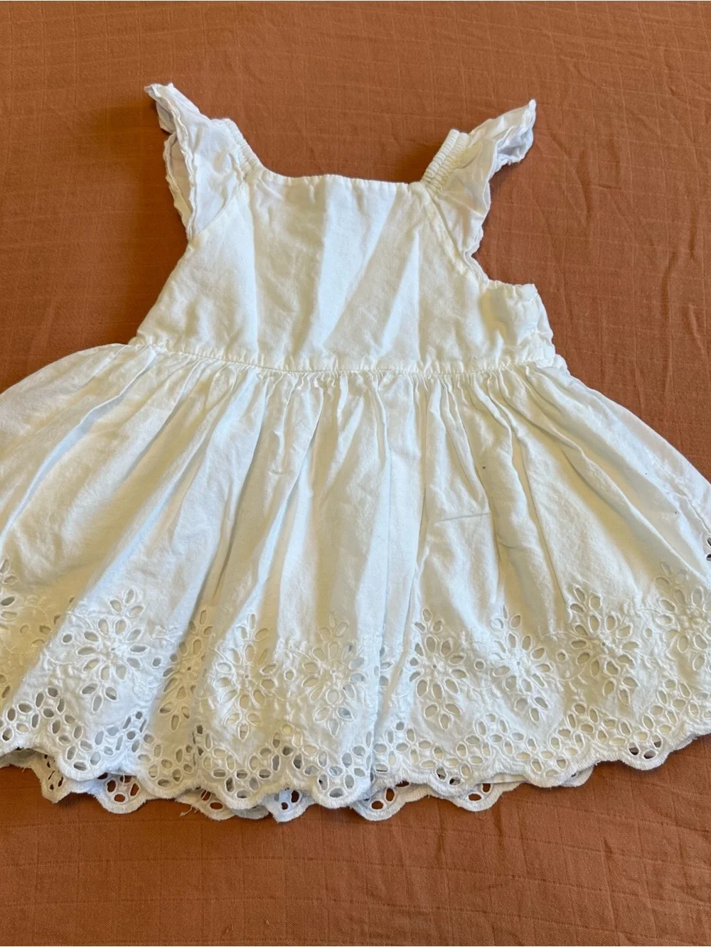 Baby Gap Girls White Eyelet Embroidered Dress Flutter Sleeve 12-18M